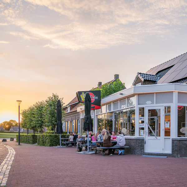 Welkom bij <br>Cafetaria de Klein  <br>in Wanssum